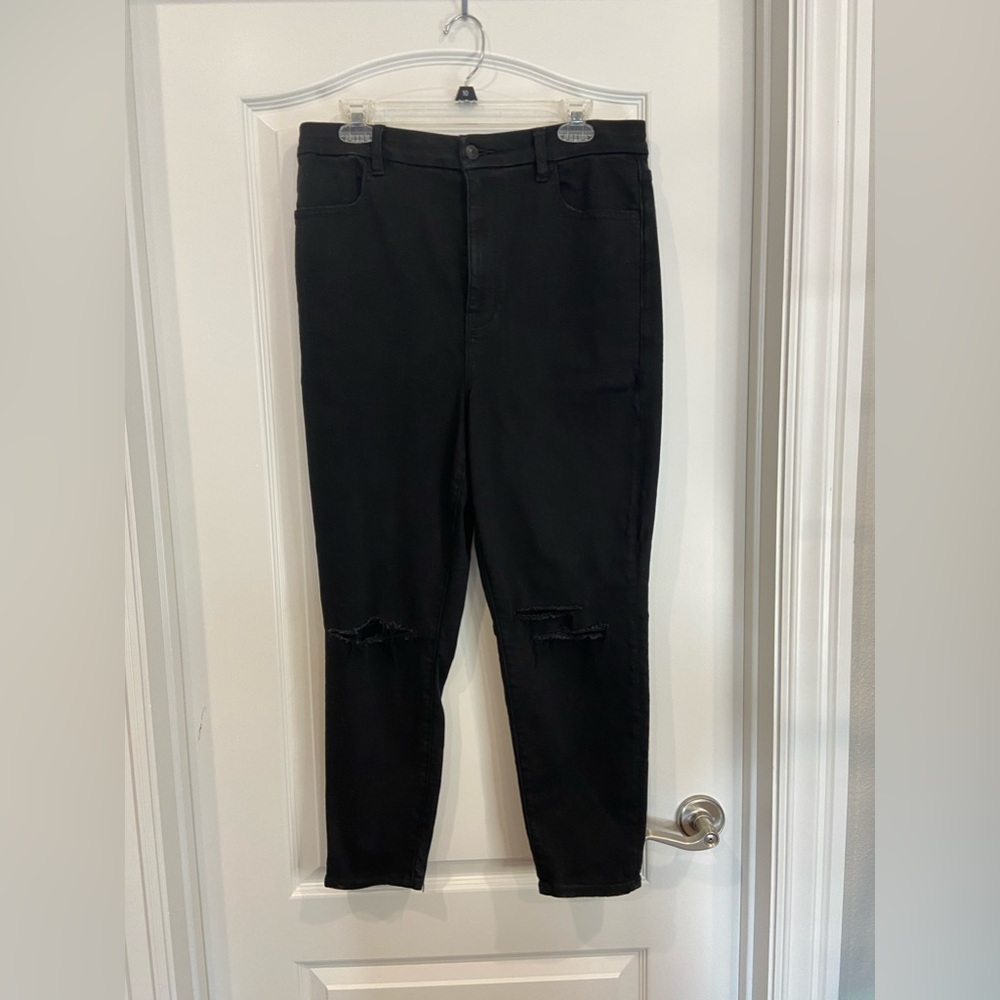 NWT American Eagle size 14 xshort black capri
